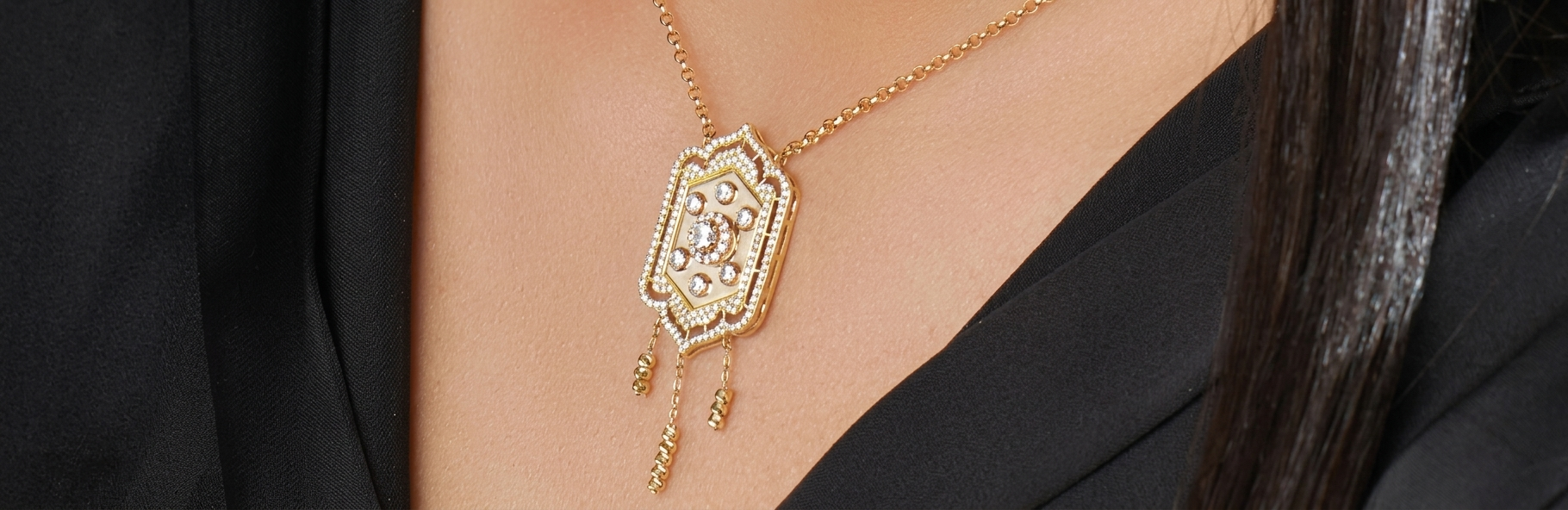 Elegant modern gold necklace